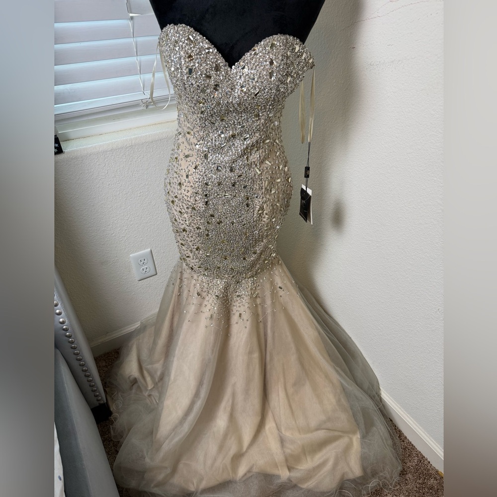 Glamour‎ by Terani Couture Womens Tan Embellished Evening Dress Gown NWT